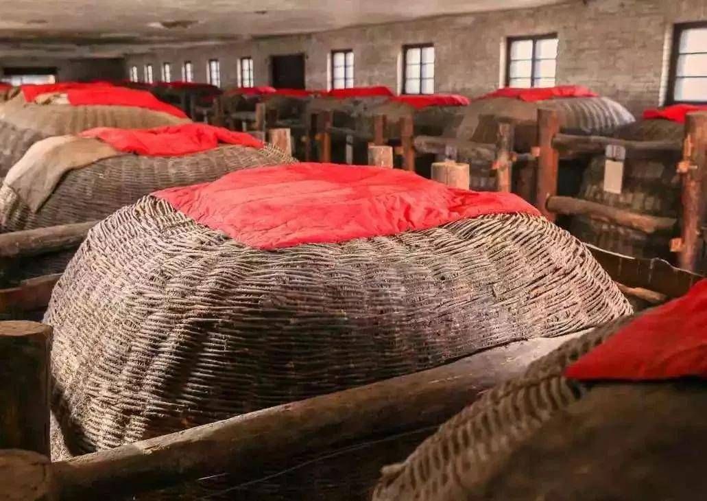 匠心淬煉品質(zhì)<strong></p>
<p>西鳳酒
</strong>，西鳳酒鑄復(fù)興之基、謀長遠(yuǎn)之勢:西鳳酒
