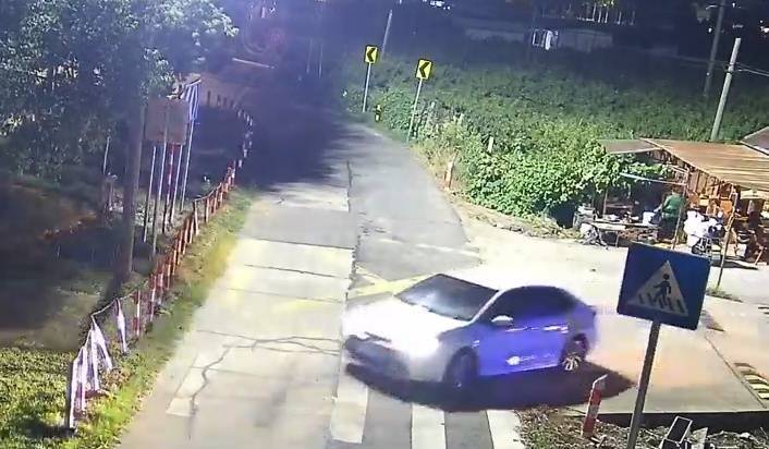 浙江一姑娘以奶茶為記號(hào)<strong></p>
<p>西鳳酒
</strong>，竟然在草叢里藏了11萬現(xiàn)金！:西鳳酒
