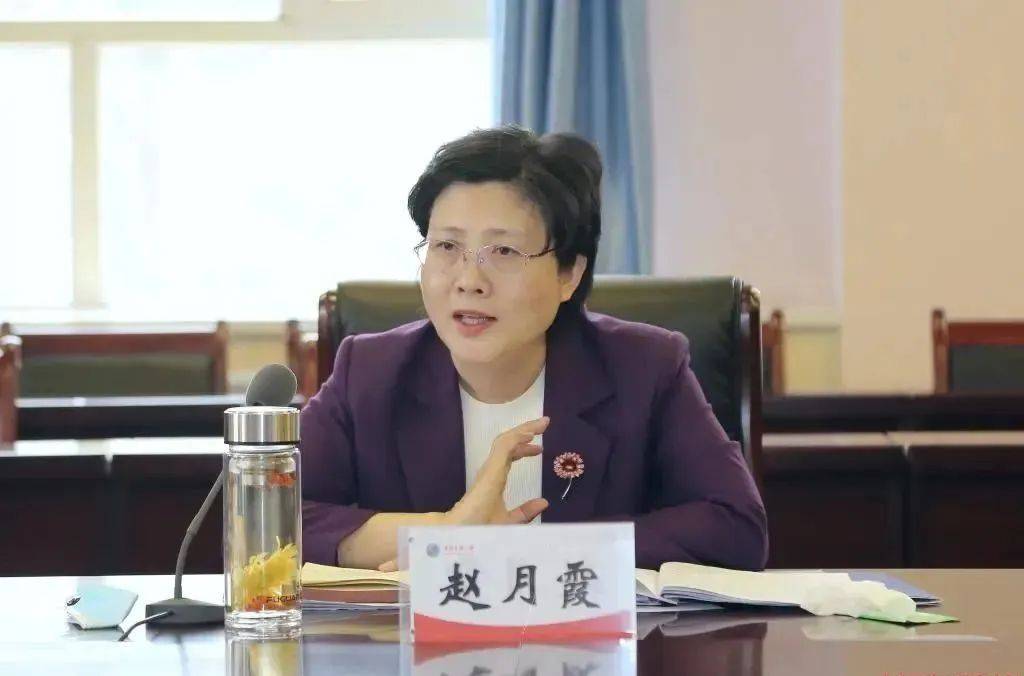 青海省委常委、組織部長趙月霞<strong></p>
<p>西鳳酒
</strong>，調(diào)任云南:西鳳酒
