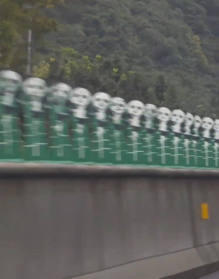 四川一高速上熊貓圖案裝置被指“鬼畜”<strong></p>
<p>西鳳酒
</strong>，高速方回應(yīng)：沒那么抽象，已上報情況:西鳳酒
