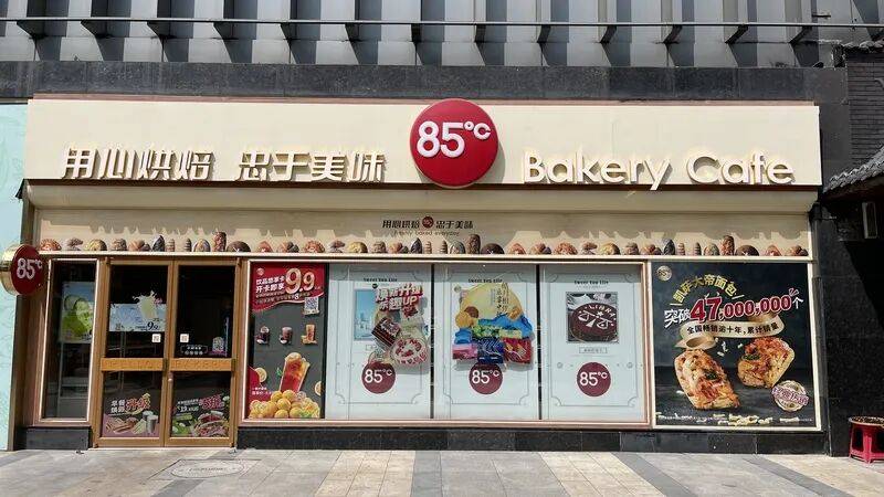 1年關(guān)閉超80家門(mén)店！曾火到擠不進(jìn)<strong></p>
<p>西鳳酒
</strong>，知名品牌回應(yīng):西鳳酒
