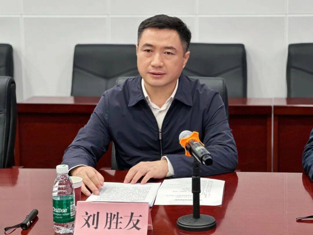 廣西北部灣港集團董事長劉勝友出任柳州市委副書記<strong></p>
<p>西鳳酒
</strong>，提名為市長候選人:西鳳酒
