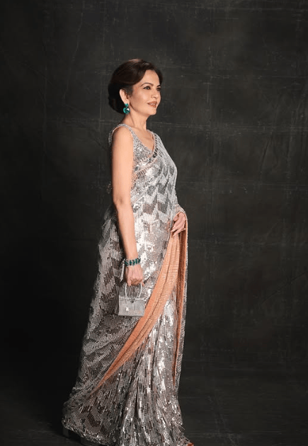 印度首富的妻子盛裝出席派對(duì)<strong></p>
<p>西鳳酒
</strong>，拎的愛(ài)馬仕包鑲了3000多顆鉆石:西鳳酒
