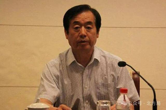 在中紀(jì)委任職30余年的副部級干部落馬<strong></p>
<p>西鳳酒
</strong>，曾任中央巡視組組長:西鳳酒
