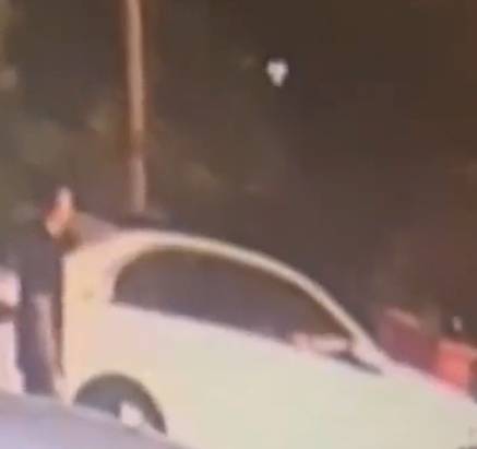 6人開(kāi)奔馳餐館消費(fèi)370元逃單<strong></p>
<p>西鳳酒
</strong>，老板：對(duì)方已還錢(qián)并道歉，車(chē)是借的，沒(méi)想過(guò)要更多賠償:西鳳酒
