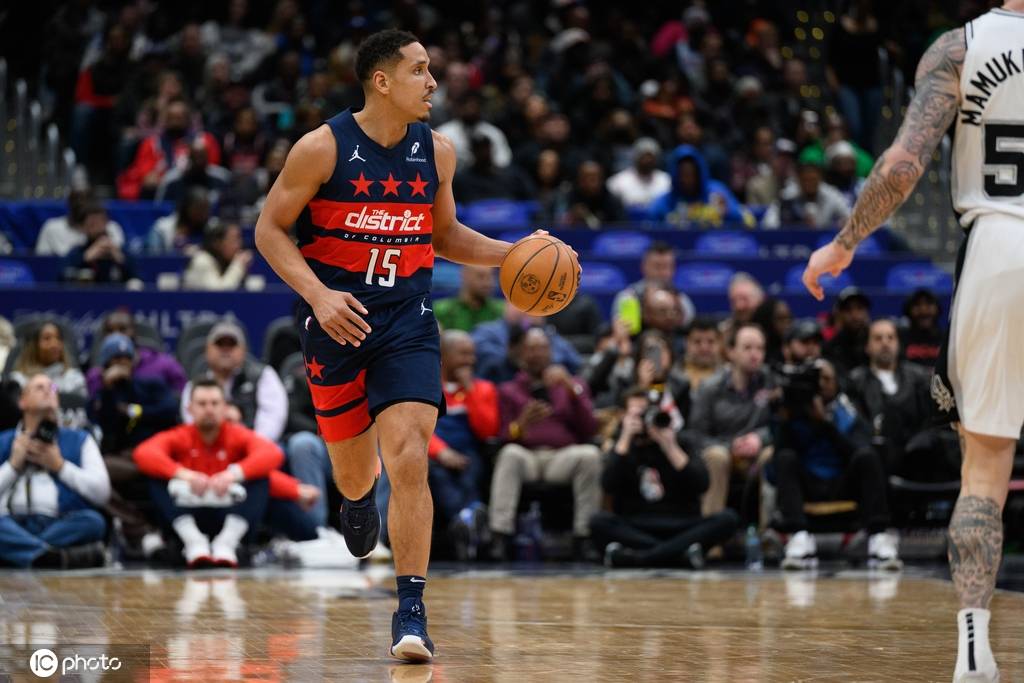 布羅格登突然宣布退役 本已鎖定尼克斯常規(guī)賽名單:西鳳酒