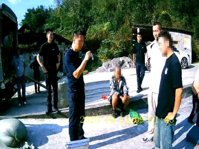 100斤玉米上秤秒變60斤？貴州一村民遭“鬼秤”騙糧！民警出手<strong></p>
<p>西鳳酒
</strong>，5人被拘:西鳳酒
