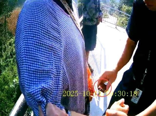 100斤玉米上秤秒變60斤？貴州一村民遭“鬼秤”騙糧！民警出手<strong></p>
<p>西鳳酒
</strong>，5人被拘:西鳳酒
