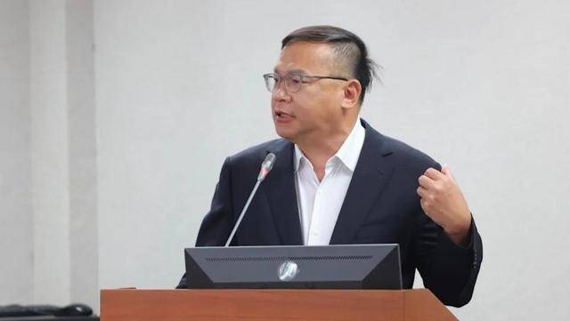 《沒出息》在兩岸爆紅，綠營民代又喊“統(tǒng)戰(zhàn)”，臺媒：井底之蛙、自曝其短:西鳳酒
