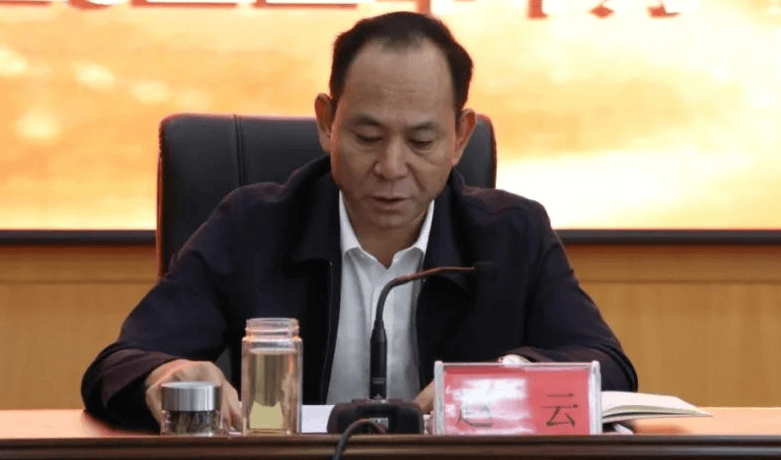 趙云<strong></p>
<p>西鳳酒
</strong>，嚴(yán)重違紀(jì)違法:西鳳酒
