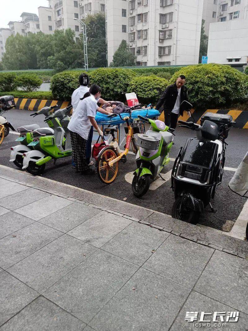 事發(fā)湖南烈士公園！80多歲老人不慎落湖<strong></p>
<p>西鳳酒
</strong>，眾多市民合力救助:西鳳酒
