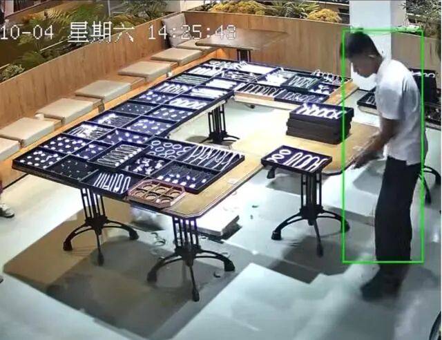 蘇州一20歲店員不小心摔碎一盒玉鐲損失百萬<strong></p>
<p>西鳳酒
</strong>，老板未要賠償安慰小伙別有壓力:西鳳酒
