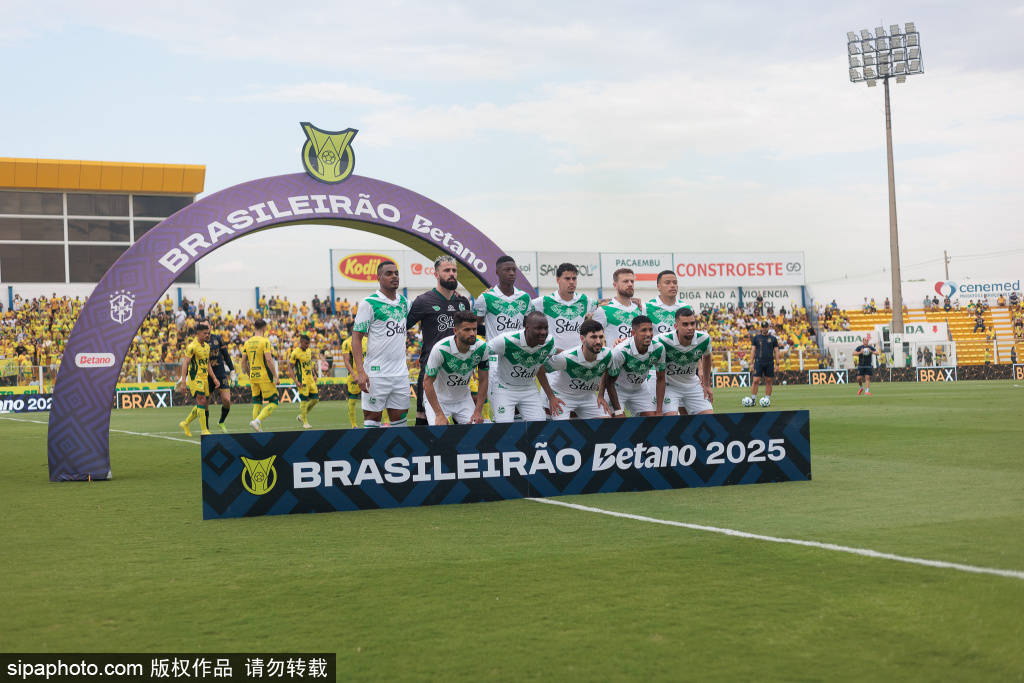 中超聯(lián)賽第27輪：深圳新鵬城與北京國安的巔峰對決<strong></p>
<p>西鳳酒
</strong>，肇慶新區(qū)體育中心見證榮耀！:西鳳酒
