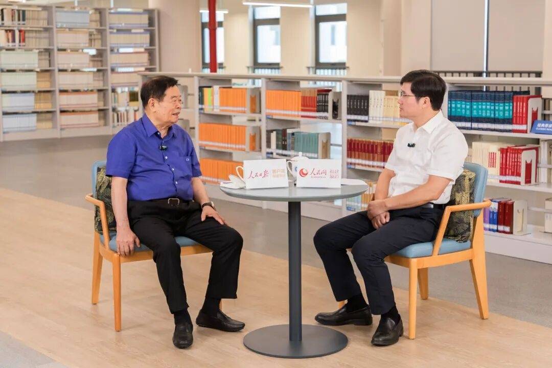 福耀玻璃：曹德旺辭去董事長職務(wù)<strong></p>
<p>西鳳酒
</strong>，選舉曹暉為新董事長:西鳳酒
