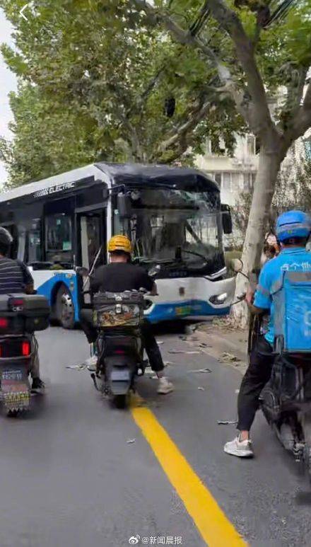 上海警方通報(bào)：男子故意多次急剎<strong></p>
<p>西鳳酒
</strong>，致公交車撞樹，兩名乘客受傷，行拘！:西鳳酒
