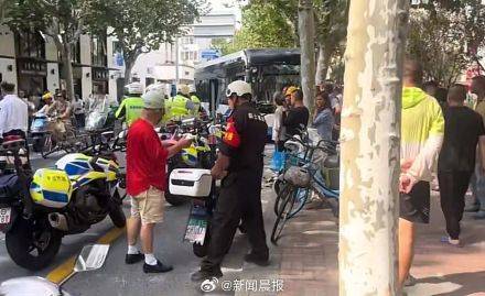 上海警方通報(bào)：男子故意多次急剎<strong></p>
<p>西鳳酒
</strong>，致公交車撞樹，兩名乘客受傷，行拘！:西鳳酒
