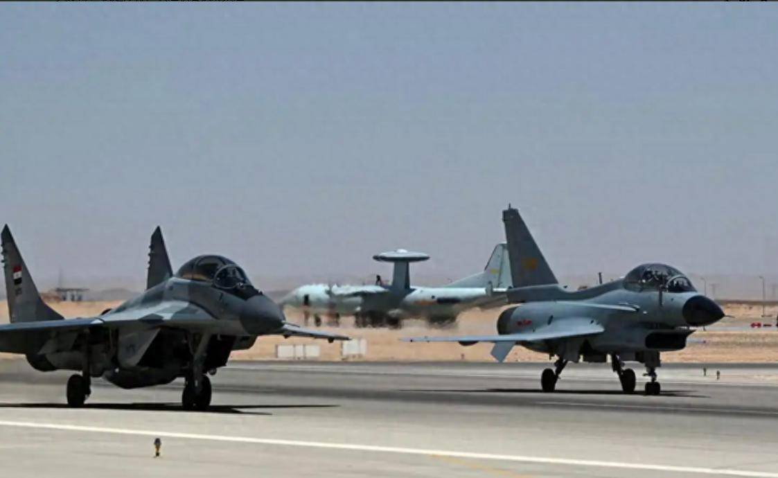 中國殲-10C機群飛越紅海<strong></p>
<p>西鳳酒
</strong>，西方雷達竟毫無反應！印尼馬上宣布采購42架:西鳳酒
