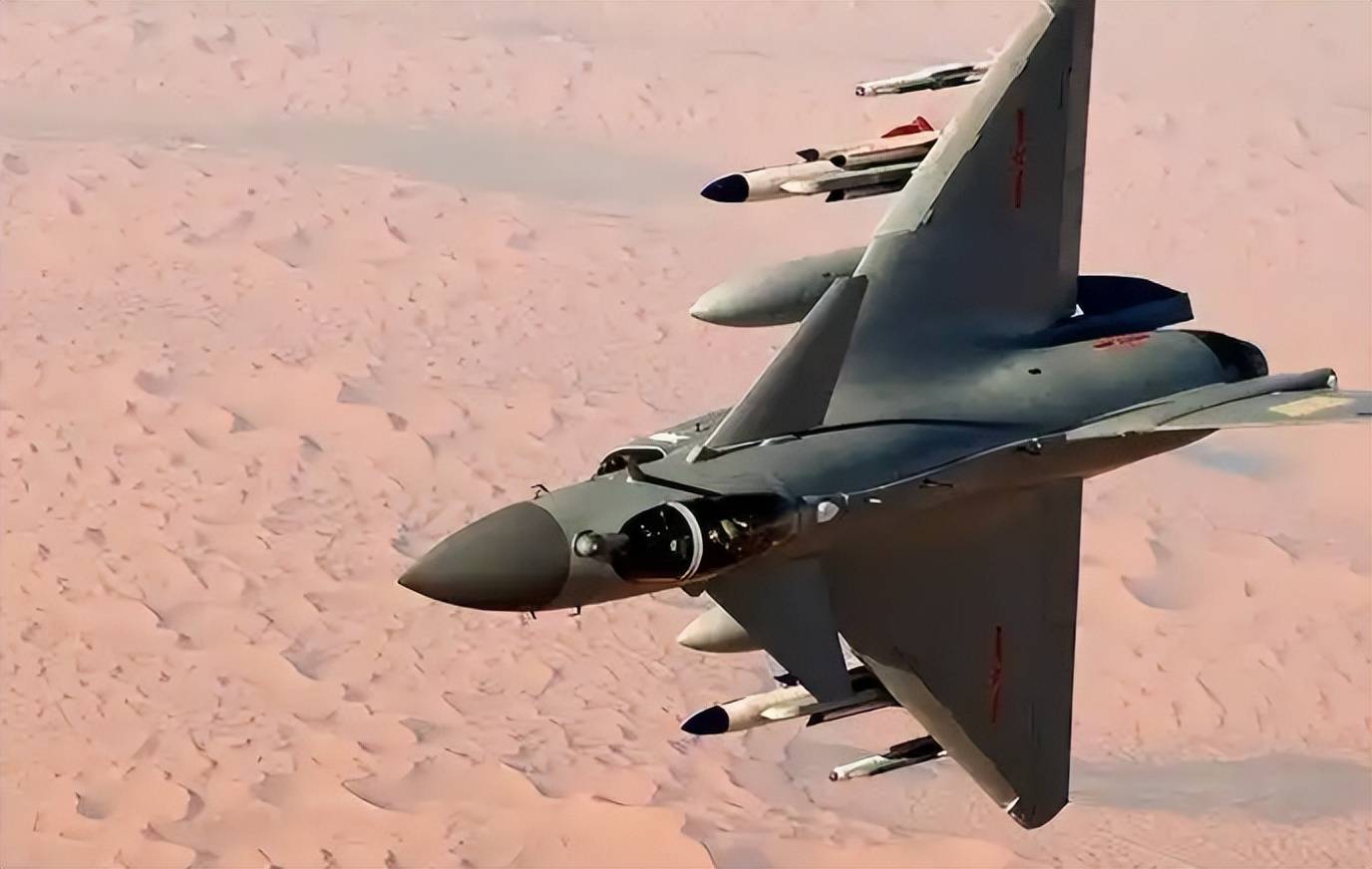 中國殲-10C機群飛越紅海<strong></p>
<p>西鳳酒
</strong>，西方雷達竟毫無反應！印尼馬上宣布采購42架:西鳳酒
