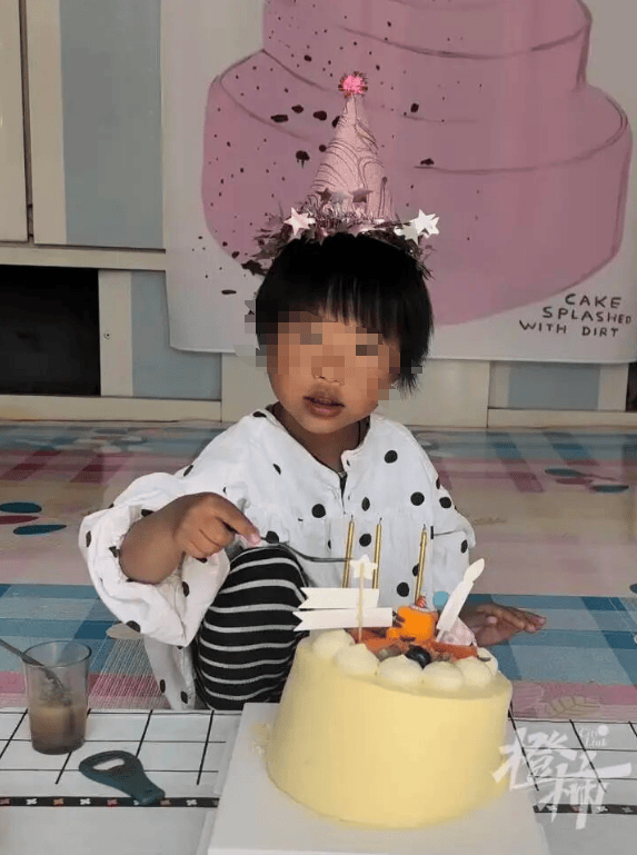 遼寧4歲失聯(lián)女童已被找到<strong></p>
<p>西鳳酒
</strong>，當(dāng)?shù)劓?zhèn)長(zhǎng)：溝壑中發(fā)現(xiàn)，距離失聯(lián)地直線約1500米左右！警方通報(bào):西鳳酒
