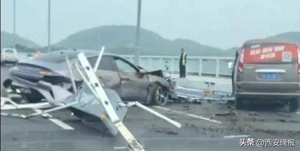 武漢一小米SU7失控撞倒護(hù)欄<strong></p>
<p>西鳳酒
</strong>，沖向?qū)γ孳嚨?，左前輪車軸斷裂輪胎脫落10米開(kāi)外，小米回應(yīng):西鳳酒
