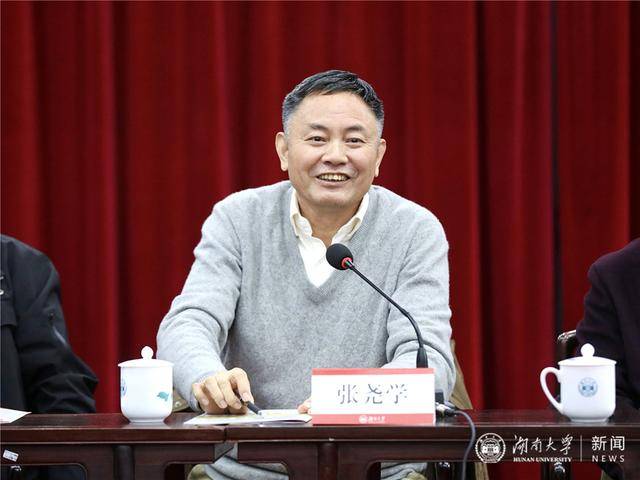 中紀(jì)委晚間通報(bào):69歲副部級(jí)“院士校長(zhǎng)”<strong></p>
<p>西鳳酒
</strong>,退休8年后被查:西鳳酒