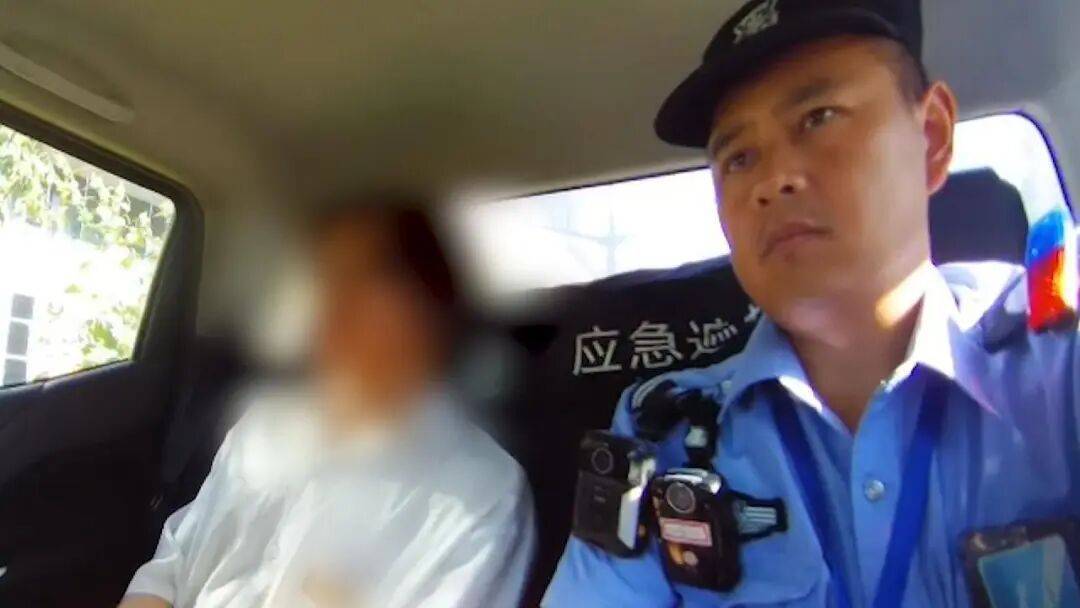 上海一男子去銀行轉(zhuǎn)賬70萬元，被當(dāng)場識破刑拘，這事千萬干不得:西鳳酒
