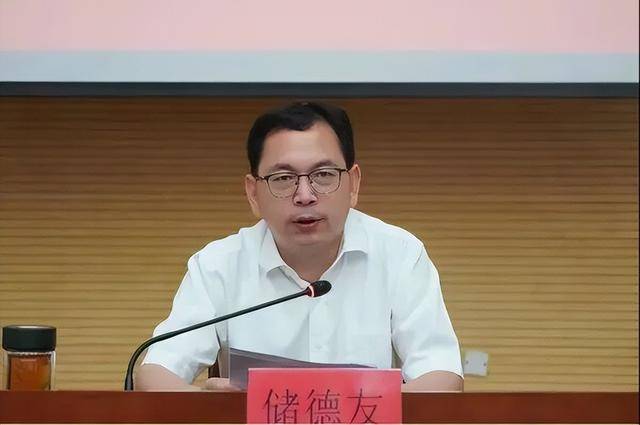 安徽宣城市委常委、秘書長儲(chǔ)德友出任市委宣傳部部長:西鳳酒
