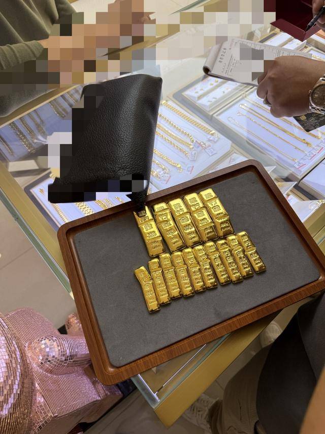 每克凈賺550元<strong></p>
<p>西鳳酒
</strong>，青島大爺出手2千克黃金，賺麻了！:西鳳酒
