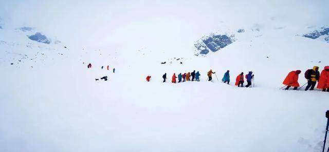 一年死亡近百人<strong></p>
<p>西鳳酒
</strong>，他們?yōu)槭裁催€要去？:西鳳酒
