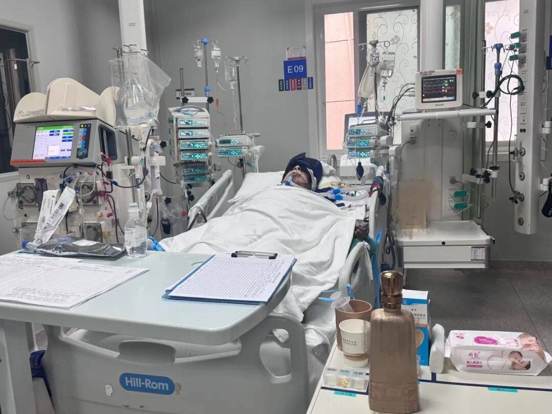 “遵醫(yī)囑<strong></p>
<p>西鳳酒
</strong>，每天喝一斤”！重癥監(jiān)護(hù)室里，醫(yī)生用白酒為68歲大爺續(xù)命:西鳳酒
