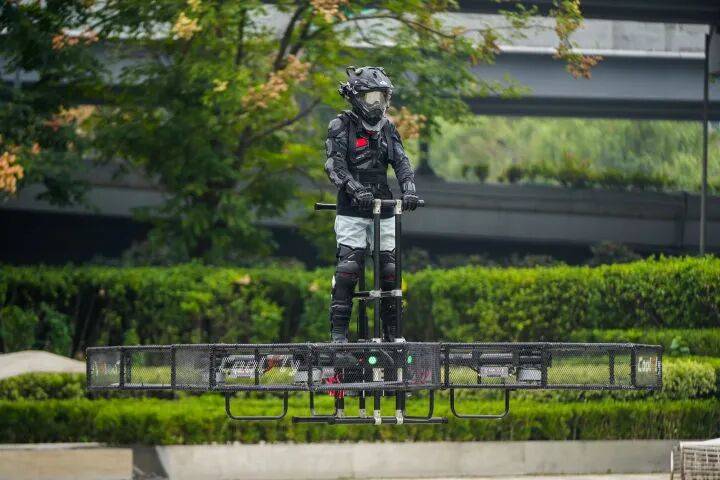 全國首創(chuàng)<strong></p>
<p>西鳳酒
</strong>，杭州人可以一鍵起飛去上班了！:西鳳酒
