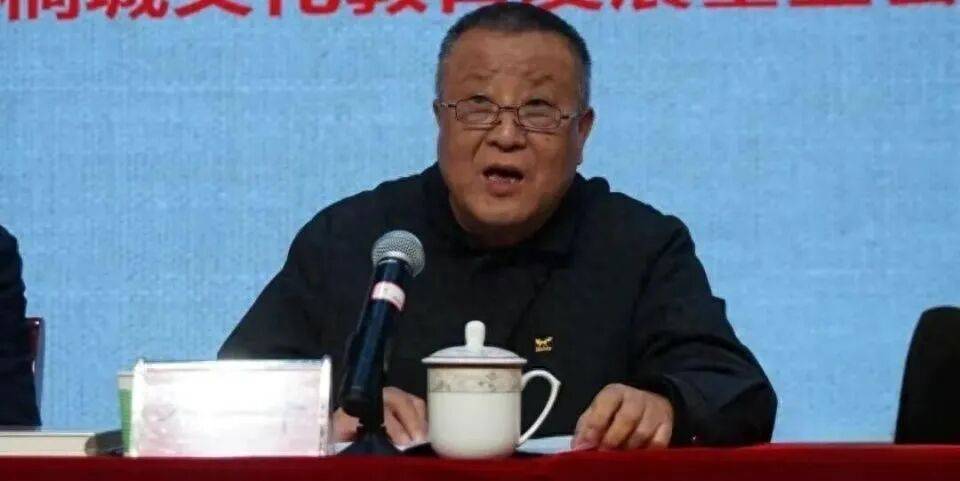 涉嫌嚴(yán)重違紀(jì)違法<strong></p>
<p>西鳳酒
</strong>,退休17年的方平被查:西鳳酒