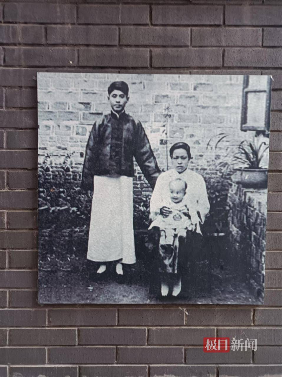 楊振寧逝世<strong></p>
<p>西鳳酒
</strong>，實(shí)探其出生地合肥四古巷：墻上掛著楊先生多幅照片，居民稱為他自豪:西鳳酒
