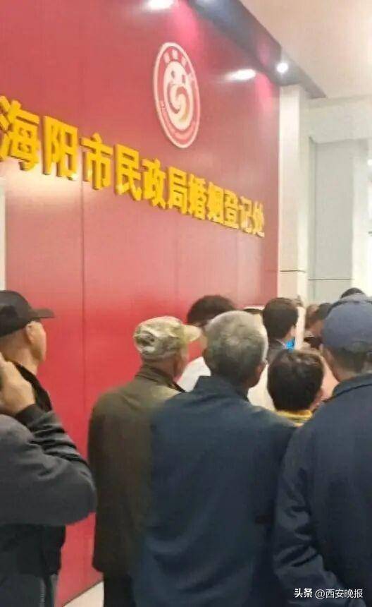 民政局回應老人扎堆領結婚證<strong></p>
<p>西鳳酒
</strong>,沖上熱搜:西鳳酒