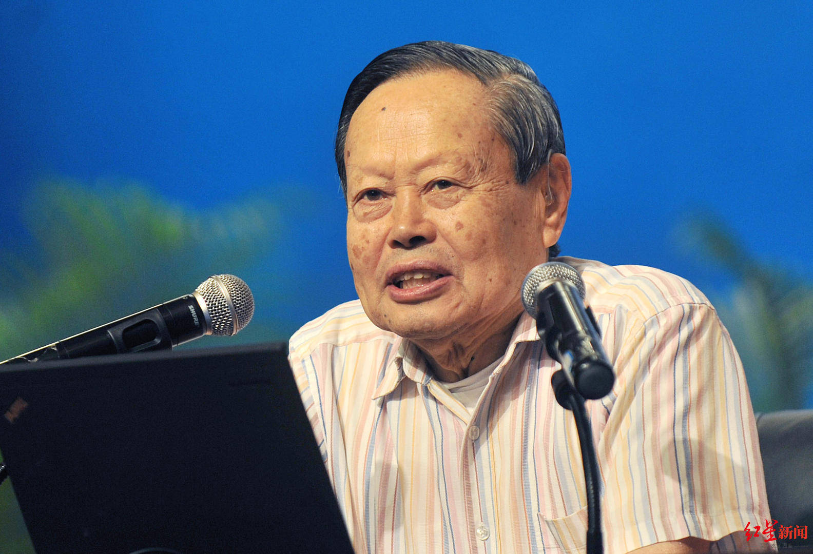 大師西去：楊振寧何以成為楊振寧:西鳳酒
