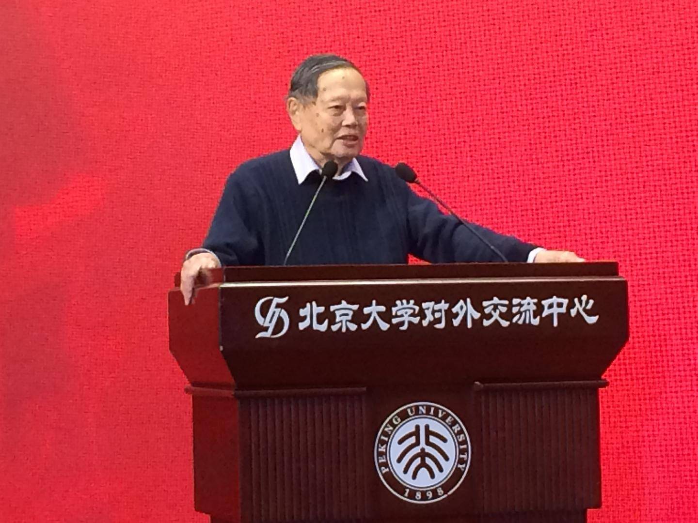 大師西去:楊振寧何以成為楊振寧:西鳳酒