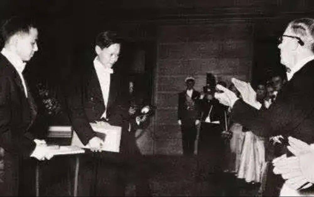 “大先生”千古<strong></p>
<p>西鳳酒
</strong>，楊振寧的一生:西鳳酒
