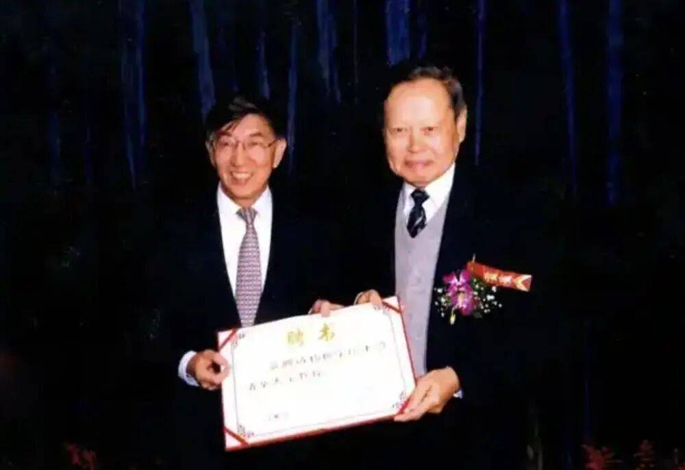 “大先生”千古<strong></p>
<p>西鳳酒
</strong>，楊振寧的一生:西鳳酒
