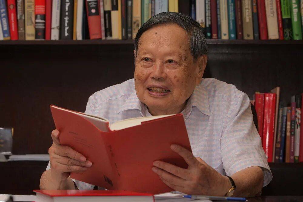 “大先生”千古<strong></p>
<p>西鳳酒
</strong>，楊振寧的一生:西鳳酒
