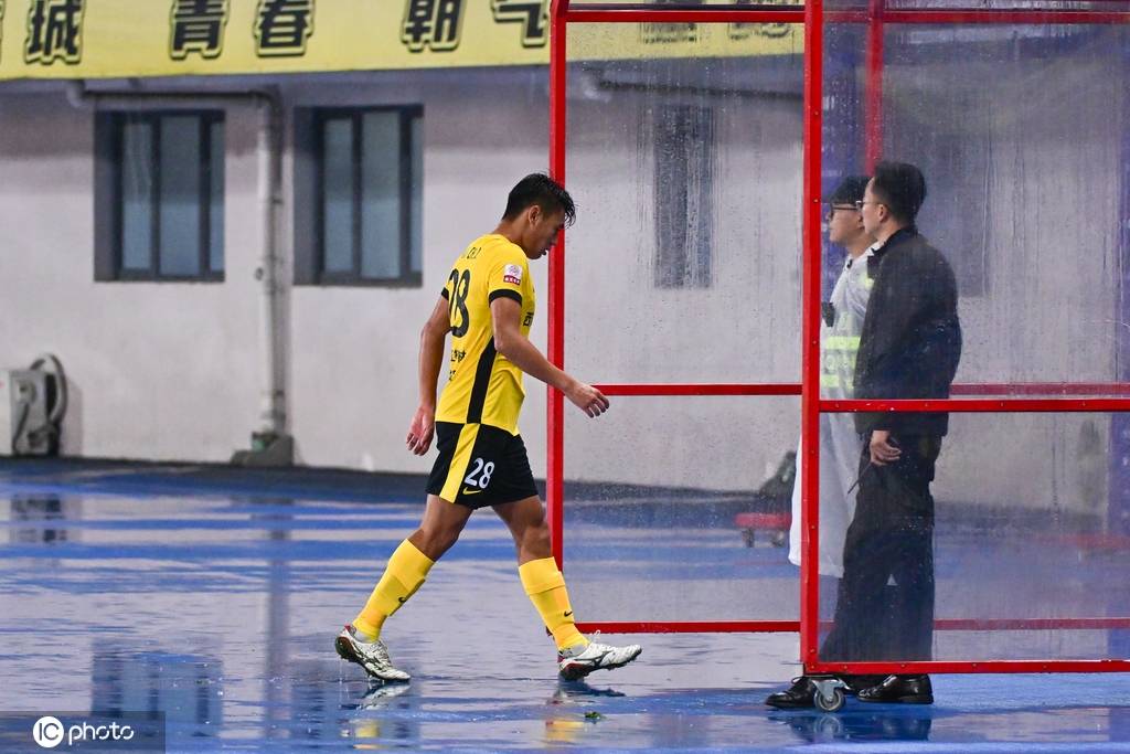 怒噴裁判染紅<strong></p>
<p>西鳳酒
</strong>！青島西海岸對張呈棟處以三停處罰 罰款5萬:西鳳酒
