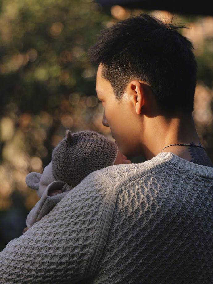 陳偉霆官宣生子<strong></p>
<p>西鳳酒
</strong>，王晶：他花了很長(zhǎng)時(shí)間才紅的:西鳳酒
