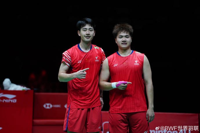 羽毛球丹麥公開賽|李詩灃不敵苦主止步八強 石宇奇孤身闖四強:西鳳酒