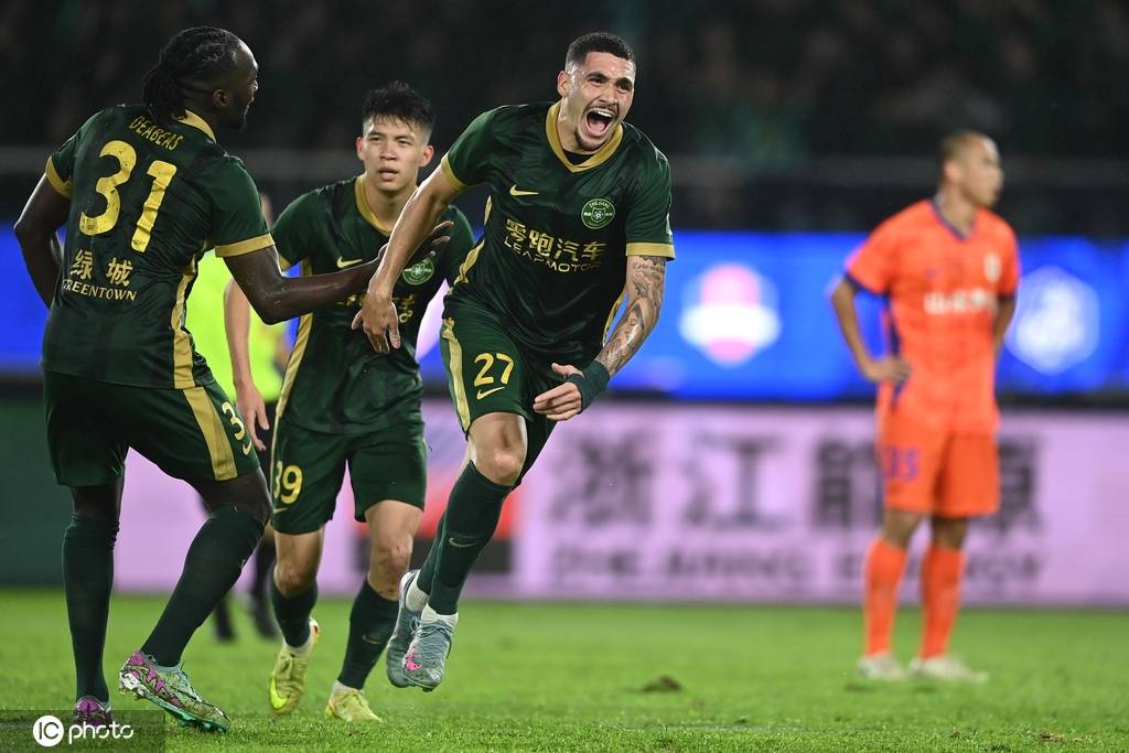 中超-亞戈奧烏蘇建功克雷桑點(diǎn)射救主 泰山2-2浙江遭4連平:西鳳酒