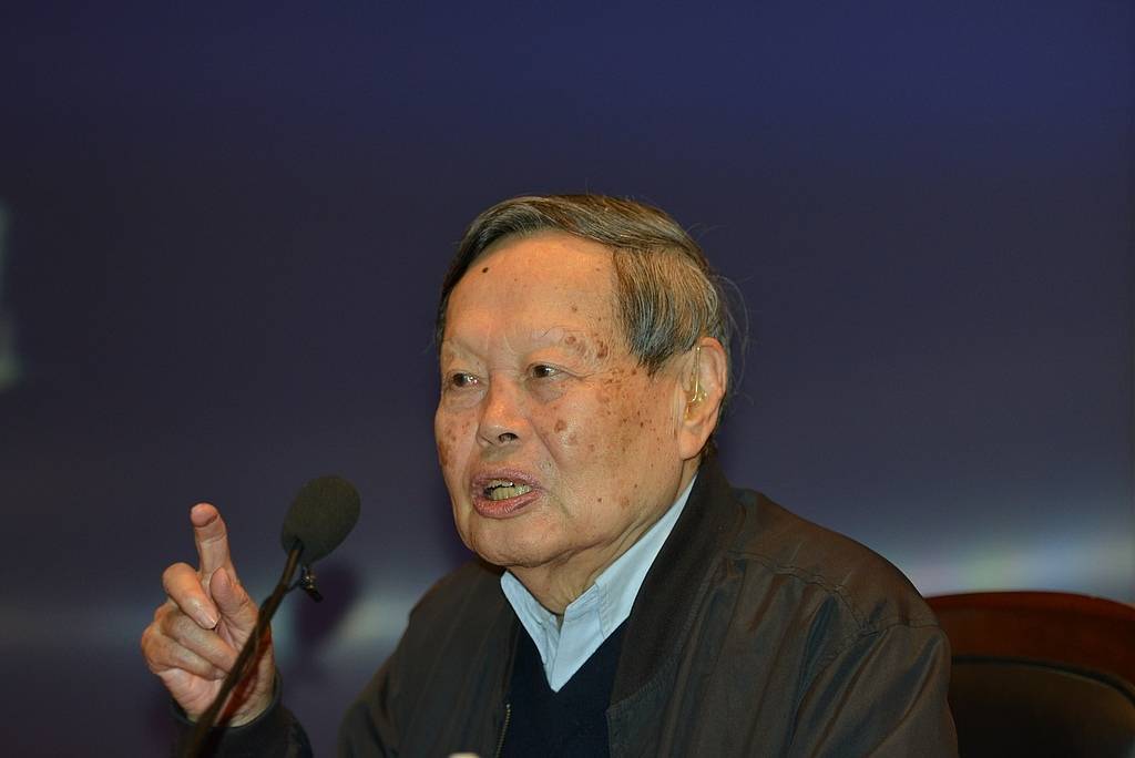 丘成桐悼念楊振寧：希望未來(lái)設(shè)立一個(gè)以楊振寧命名的獎(jiǎng)項(xiàng)來(lái)紀(jì)念他:西鳳酒
