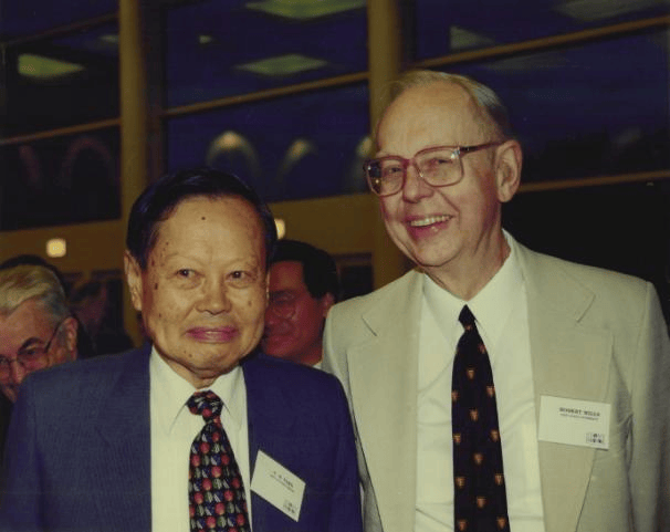 獨(dú)家|友人追憶楊振寧:<strong></p>
<p>西鳳酒
</strong>他沒能二度獲諾獎(jiǎng)是一個(gè)遺憾:西鳳酒