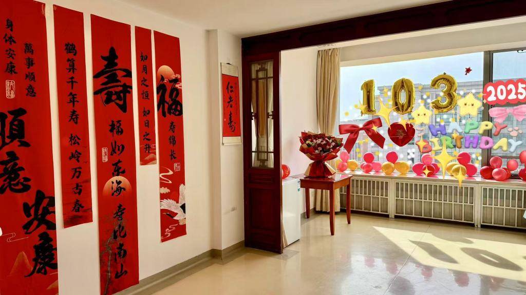 獨(dú)家|友人追憶楊振寧:<strong></p>
<p>西鳳酒
</strong>他沒能二度獲諾獎(jiǎng)是一個(gè)遺憾:西鳳酒