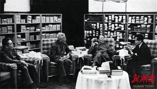 當年回國接受毛主席會見后<strong></p>
<p>西鳳酒
</strong>，楊振寧來到了湖南:西鳳酒
