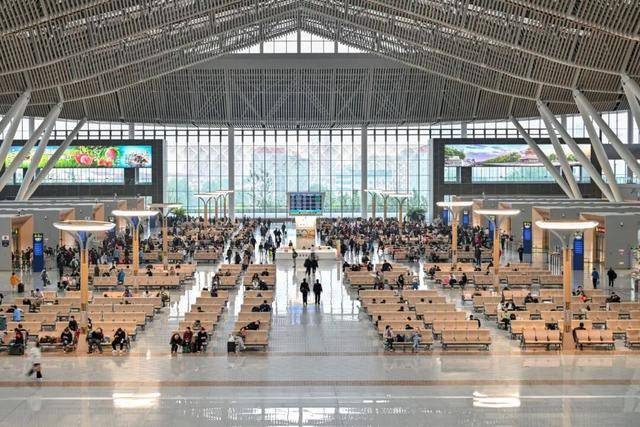 4小時33分！北京高鐵“速通”長白山<strong></p>
<p>西鳳酒
</strong>，周末就能打個來回！:西鳳酒
