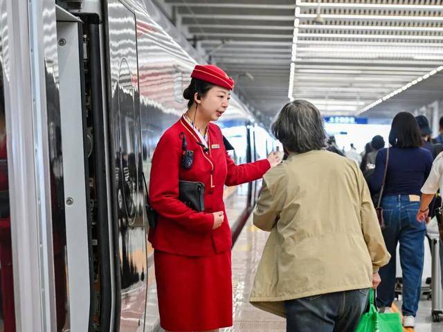 4小時33分！北京高鐵“速通”長白山<strong></p>
<p>西鳳酒
</strong>，周末就能打個來回！:西鳳酒
