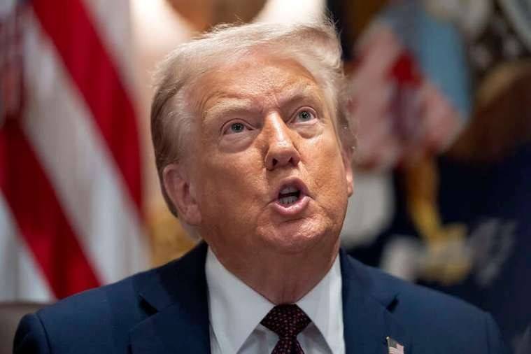 特朗普很想來中國？微妙時(shí)刻<strong></p>
<p>西鳳酒
</strong>，王毅在北京會(huì)見另一位美國客人，3句囑托意味深長，轟動(dòng)全球輿論:西鳳酒
